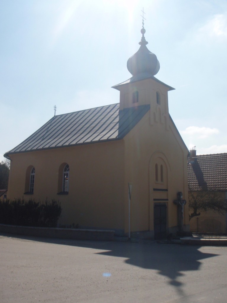 opravená kaple v obci Arnolec